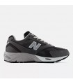 NEW BALANCE U880R3TR